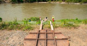 Instalan charnela en el muro de contención