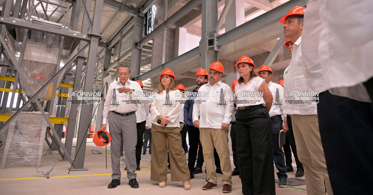 Nahle asiste al 59 aniversario del IMP