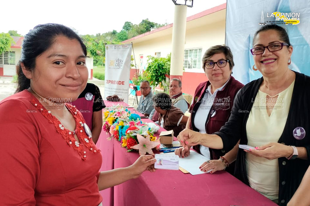 Otorga CEPREVIDE más de dos mil credenciales a mujeres integrantes de Redes MUCPAZ