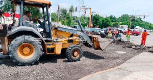 Tapan los molestos baches en diversos sectores de la ciudad Tapan los molestos baches en diversos sectores de la ciudad