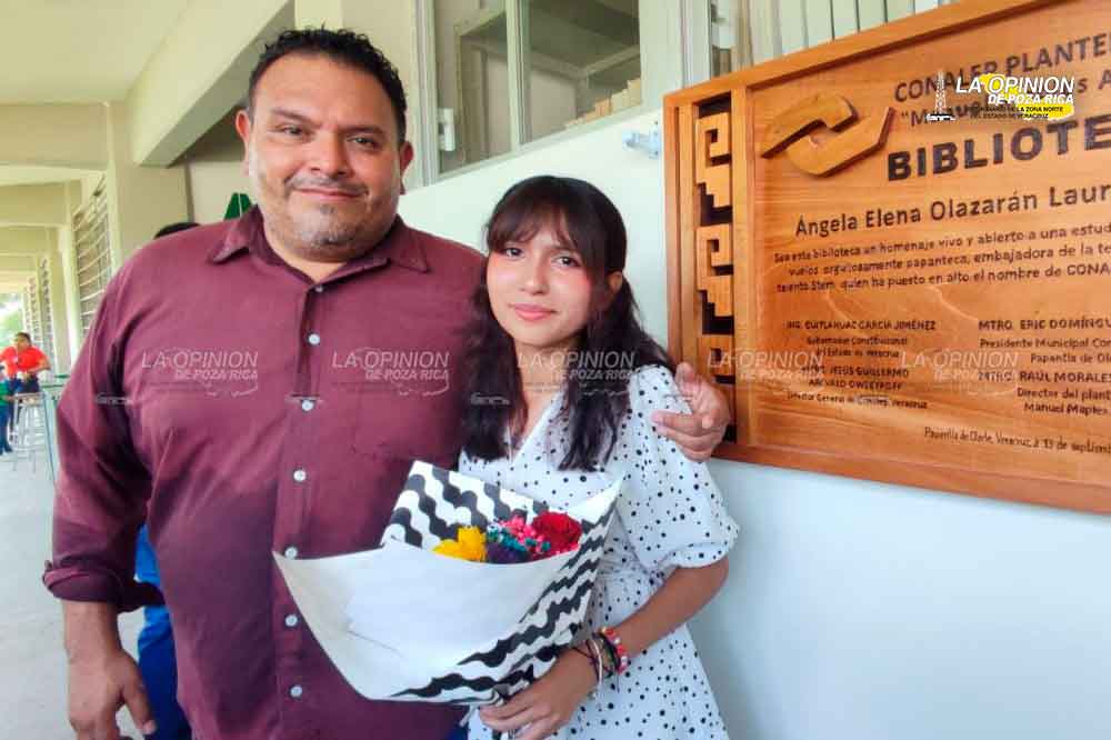 Develan placa en honor de Ángela Olazarán