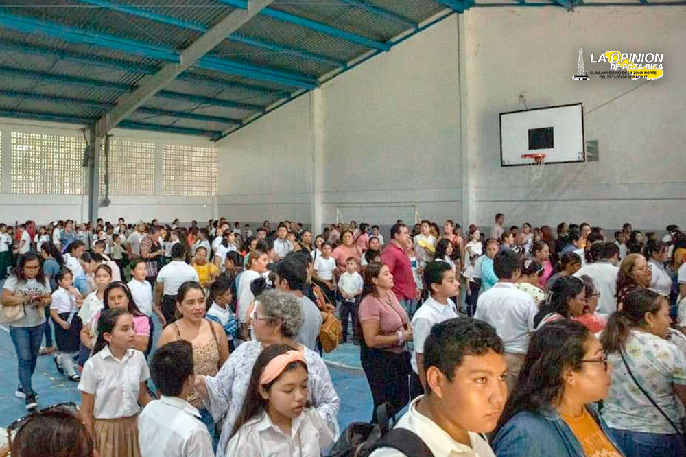 Entregan apoyo a madres solteras con hijos estudiando