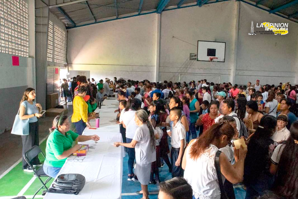 Entregan apoyo a madres solteras con hijos estudiando