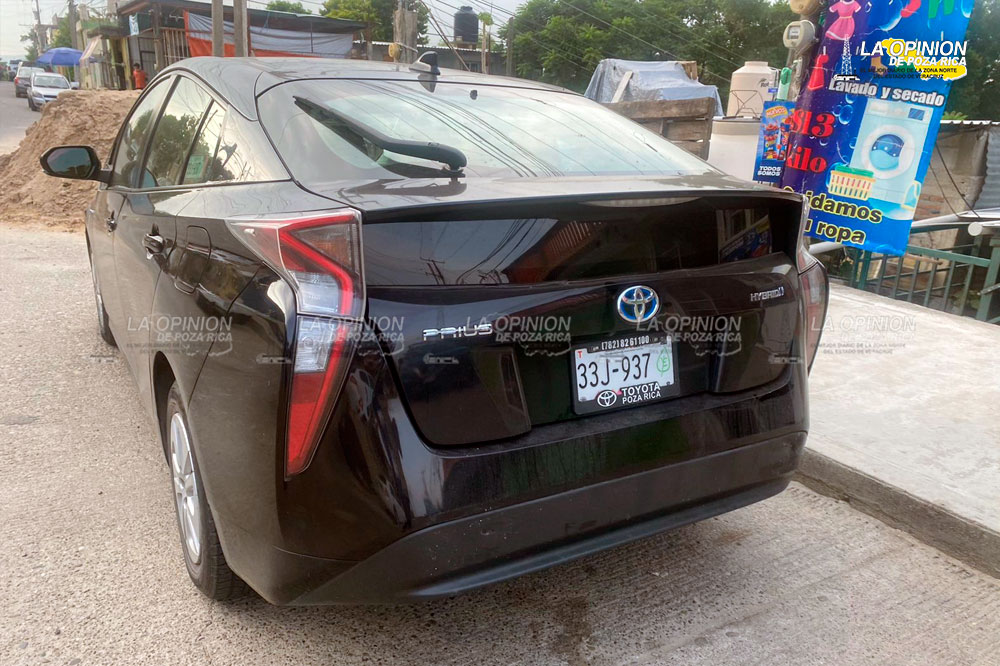 Taxi se ensarta por no guardar distancia