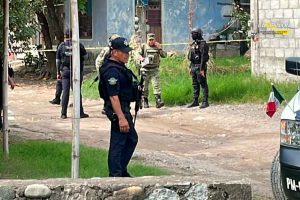 Detienen a dos personas por triple homicidio en punto de venta de drogas