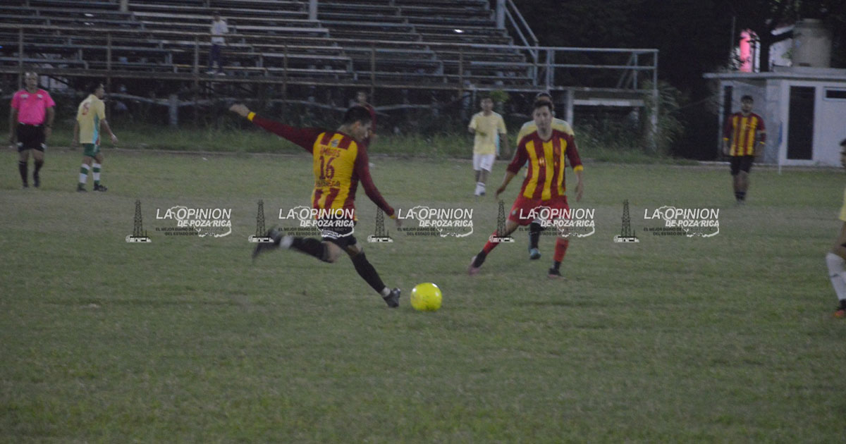 Duelo de goleadores en el Torneo Juvenil de Barrios en la pelea por el título