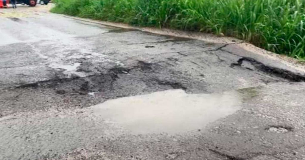 Cierran tránsito vehicular en la carretera Costera del Golfo