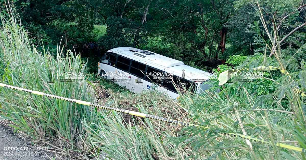 Vuelca autobús del DIF estatal Vuelca autobús del DIF estatal