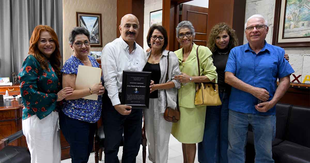 Recibe Ricardo Ahued reconocimiento de vecinos de Las Ánimas Recibe Ricardo Ahued reconocimiento de vecinos de Las Ánimas