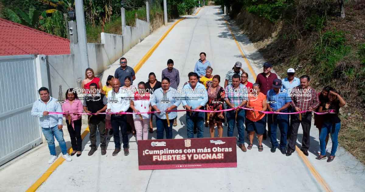Transforman localidades con calles pavimentadas