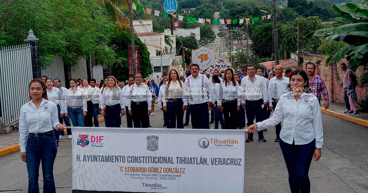 Vistoso desfile de la Revolución Mexicana