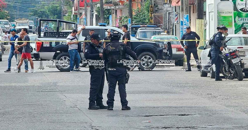 Mujer le mete balazos en una cantina mientras bebía