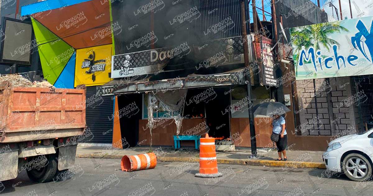 ¡Incendian pastelería Dauzón en Poza Rica!