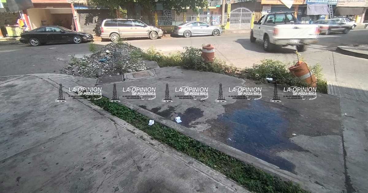 Obras Públicas abandona zanja en plena vía pública Obras Públicas abandona zanja en plena vía pública