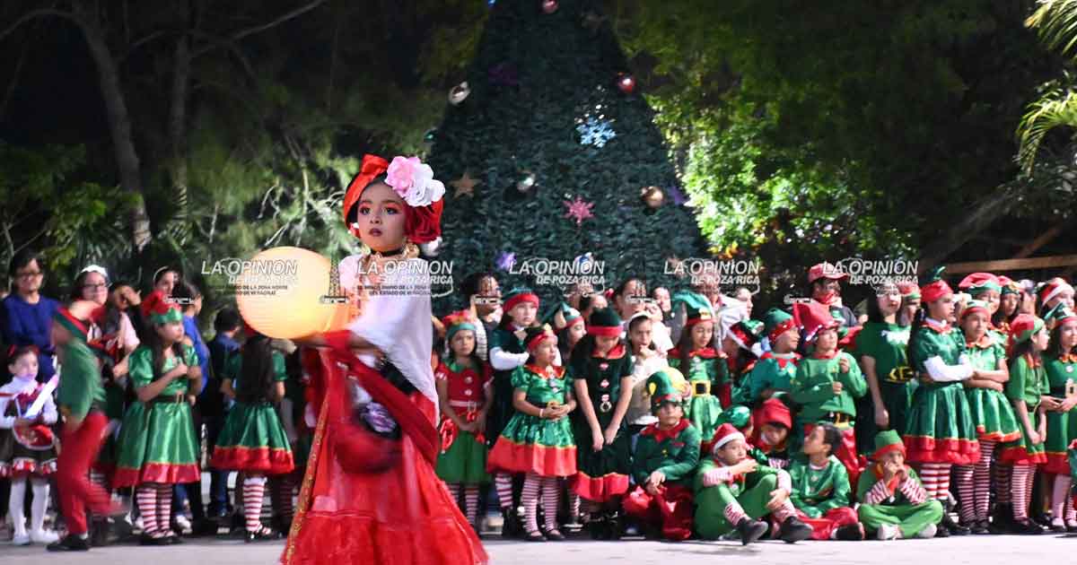 Colorido inicio de fiestas decembrinas