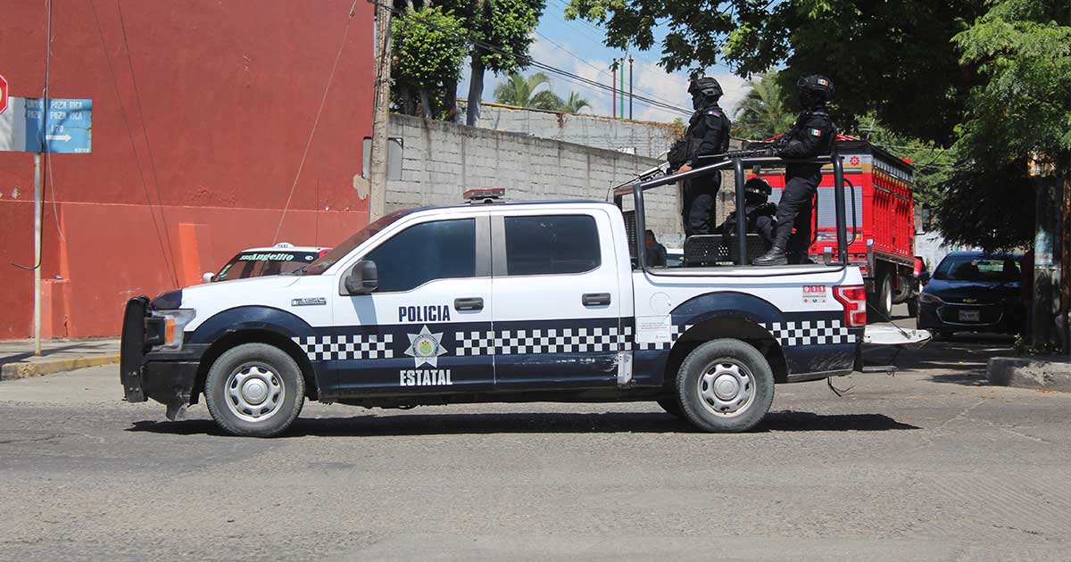 Comienza la "barredora"; aprehenden a 13 policías