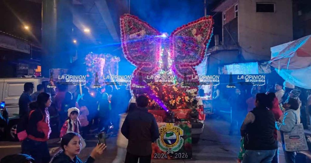 Locatarios del mercado PR desbordan su fe en la Virgen María