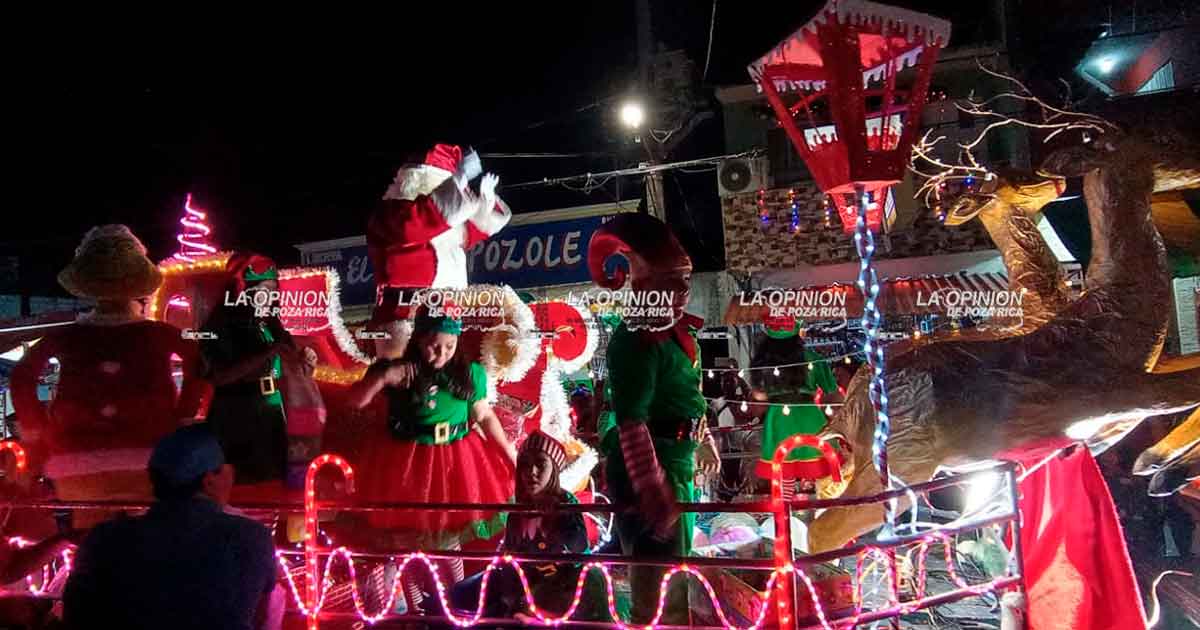 Con desfile llega la Navidad a Tecolutla