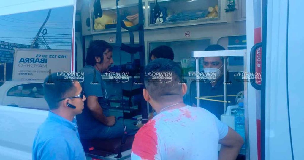 Siete lesionados en choque y volcadura