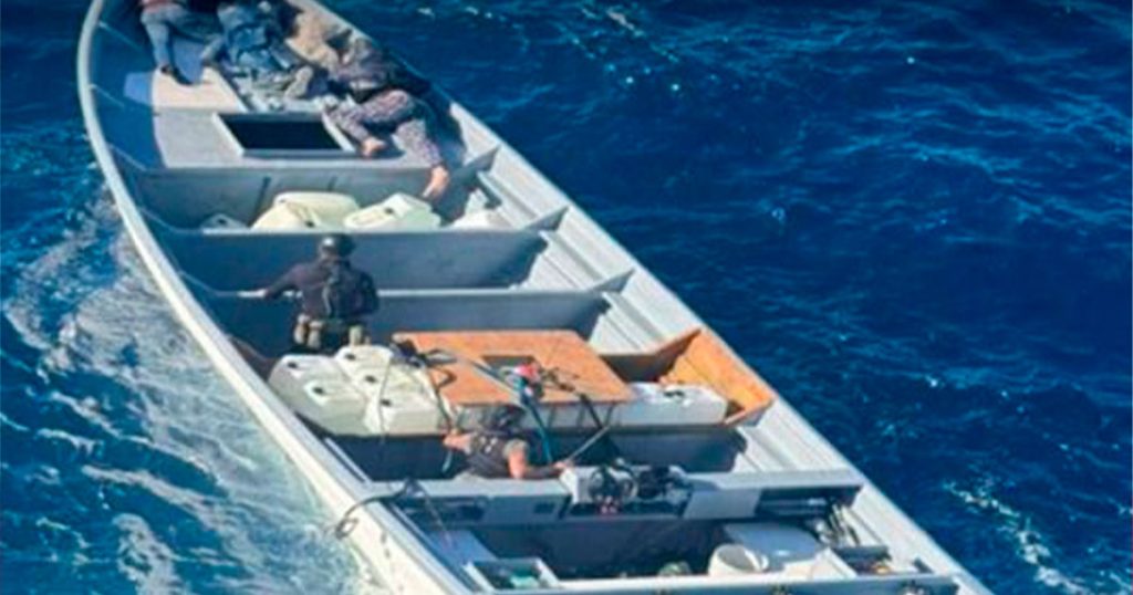 Hallan toneladas de sustancias granuladas sobre la mar Hallan toneladas de sustancias granuladas sobre la mar