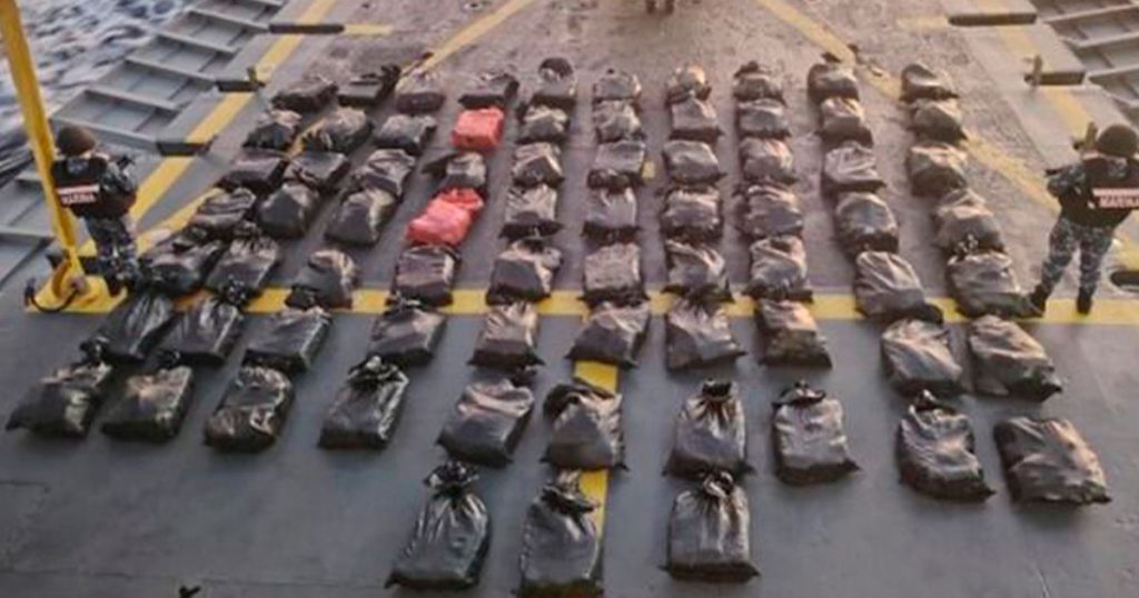 Hallan toneladas de sustancias granuladas sobre la mar Hallan toneladas de sustancias granuladas sobre la mar