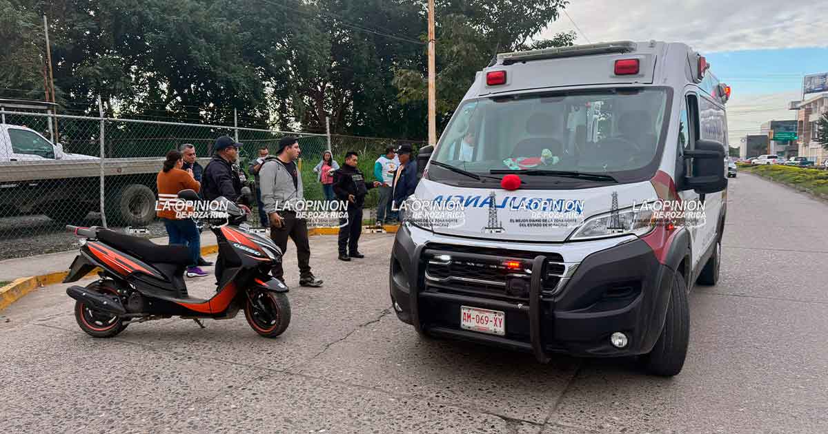 Derriban biker en calle Puebla, ruletero le dio por detrás Derriban biker en calle Puebla, ruletero le dio por detrás