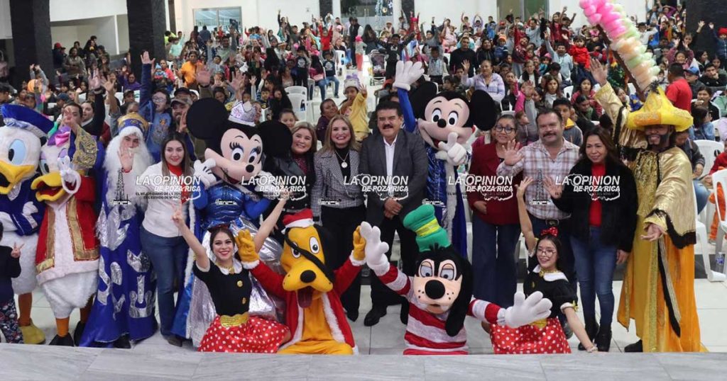Disfrutan niños con Festival Día de Reyes Disfrutan niños con Festival Día de Reyes