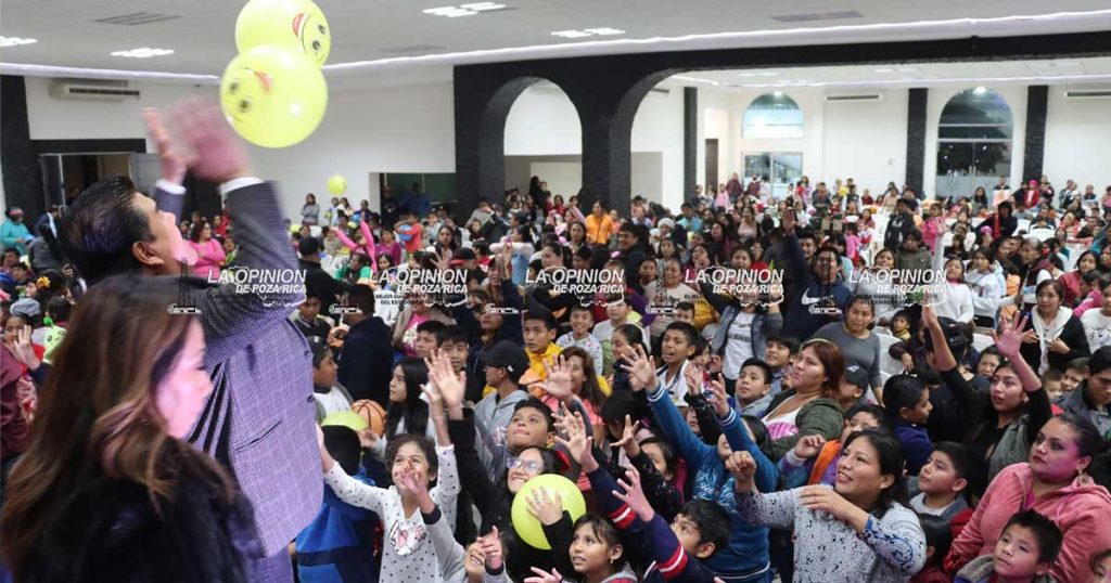 Disfrutan niños con Festival Día de Reyes Disfrutan niños con Festival Día de Reyes