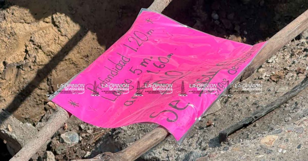 Socavón desquicia en la Ávila Camacho Socavón desquicia en la Ávila Camacho