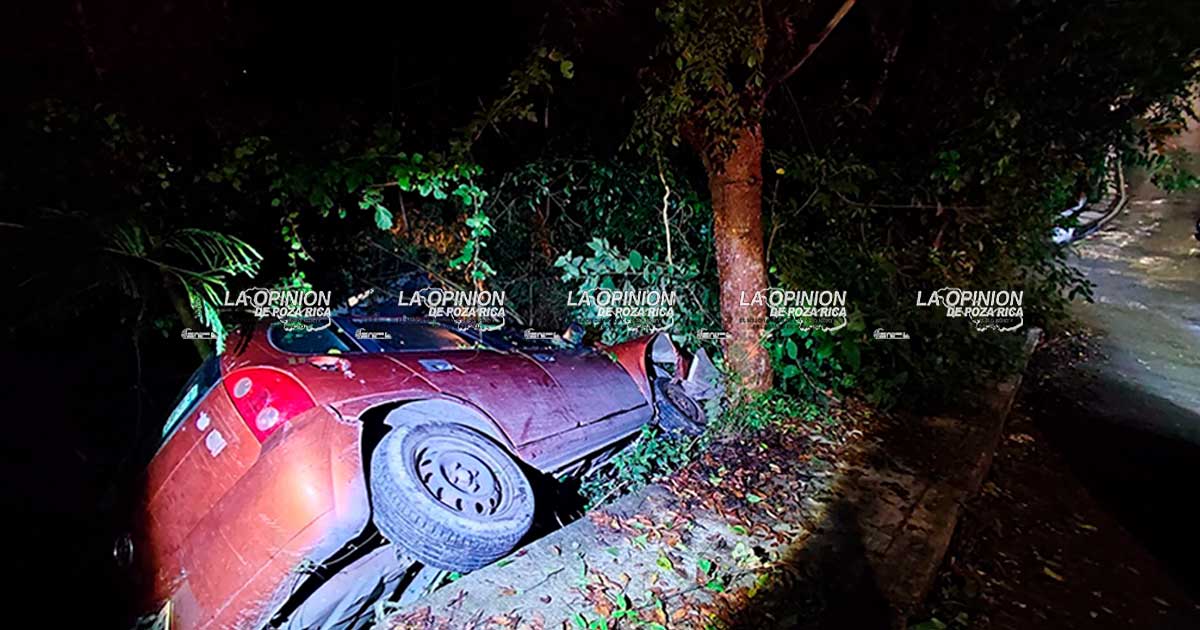Chevy se queda sin frenos y sufre aparatoso accidente Chevy se queda sin frenos y sufre aparatoso accidente