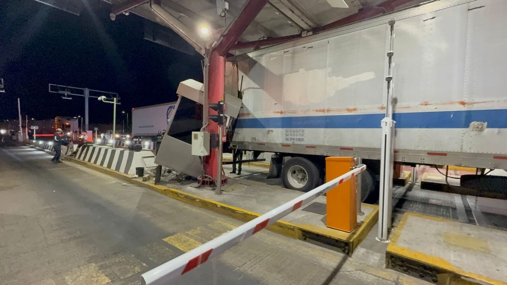 Amedrentan a reportero mientras cubría destrozo de caseta Amedrentan a reportero mientras cubría destrozo de caseta