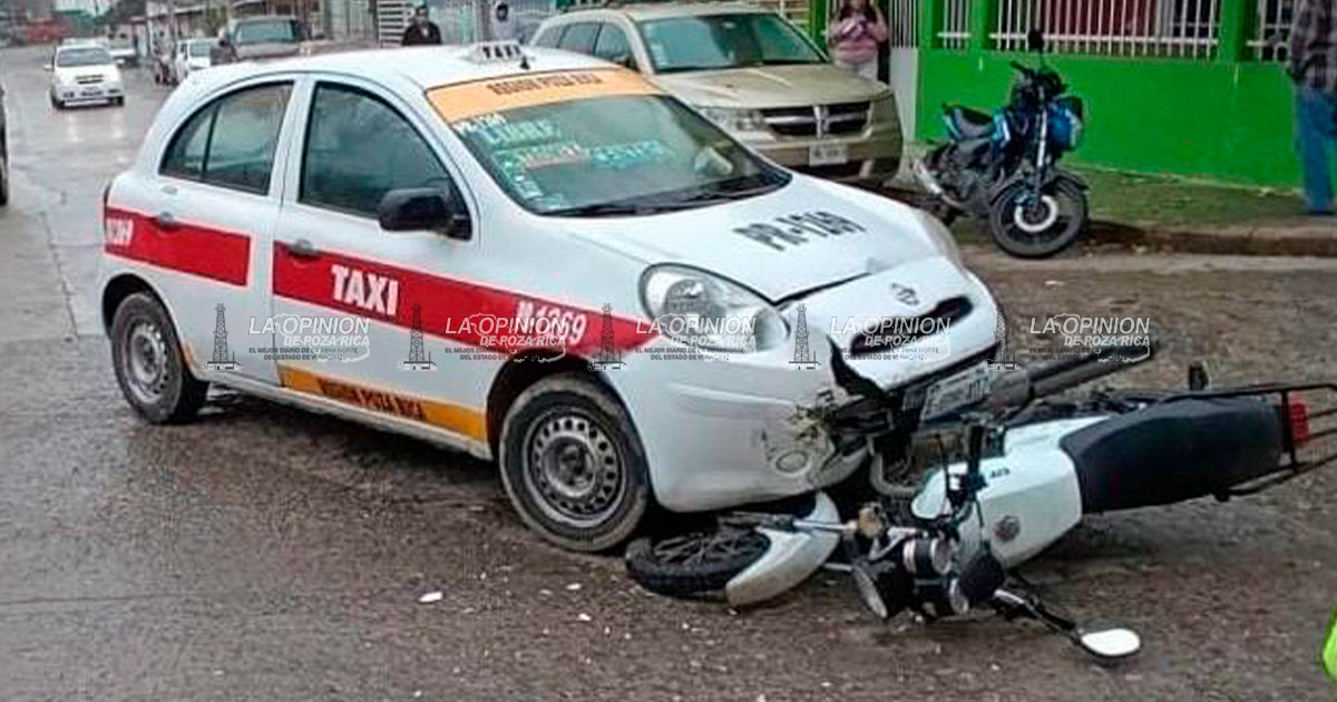 Acabó bajo taxi de alquiler Acabó bajo taxi de alquiler