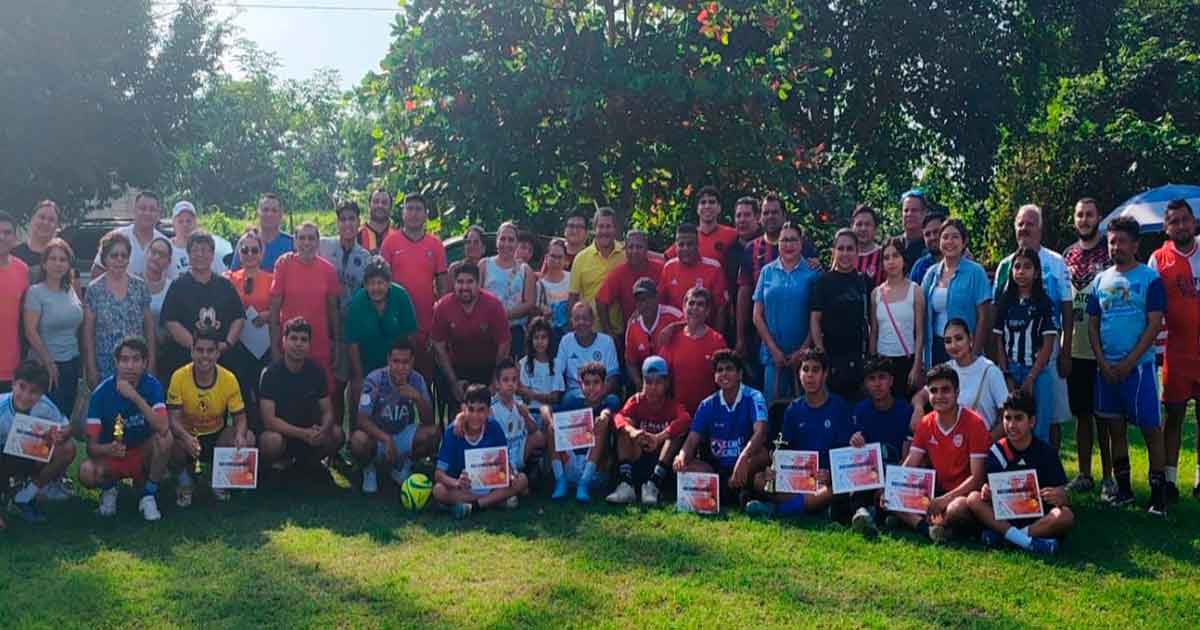 ¡Colonos de la Morelos conviven con emotivo encuentro de fútbol! ¡Colonos de la Morelos conviven con emotivo encuentro de fútbol!