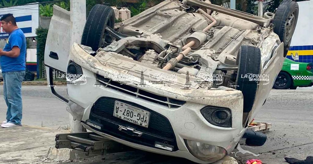 Aparatosa volcadura en Central Oriente