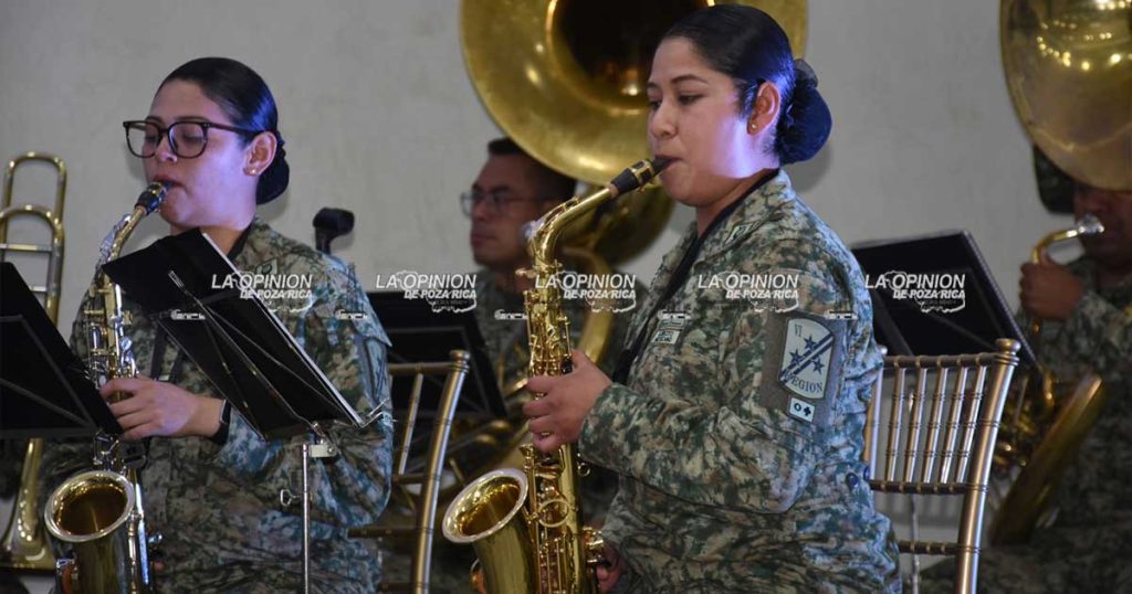 Se presenta con éxito Banda Militar de Música