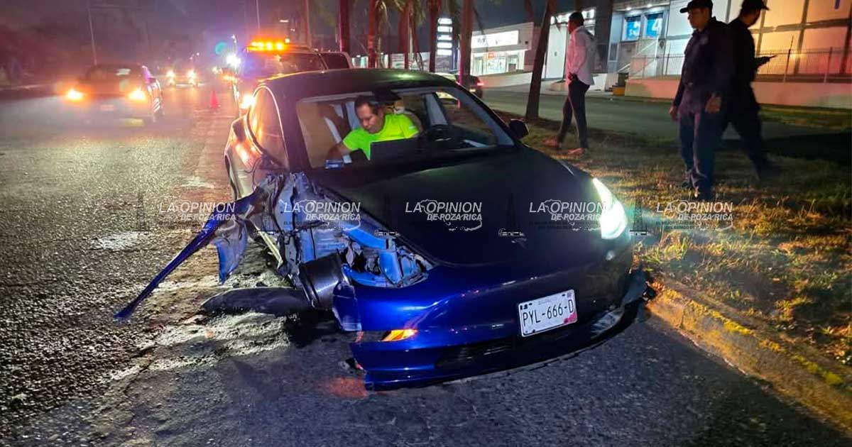 Turista de Morelos desbarata coche de un millón de pesos Turista de Morelos desbarata coche de un millón de pesos