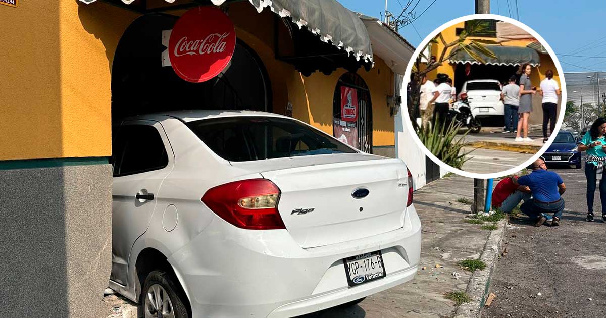 Pierde el control y se mete a tienda de abarrotes en Boca del Río Pierde el control y se mete a tienda de abarrotes en Boca del Río