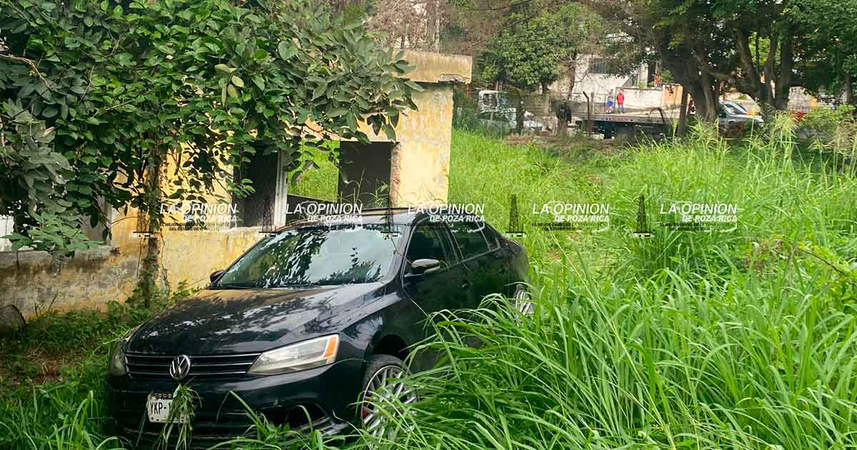 ¡Ebrio conductor revienta cercado! ¡Ebrio conductor revienta cercado!