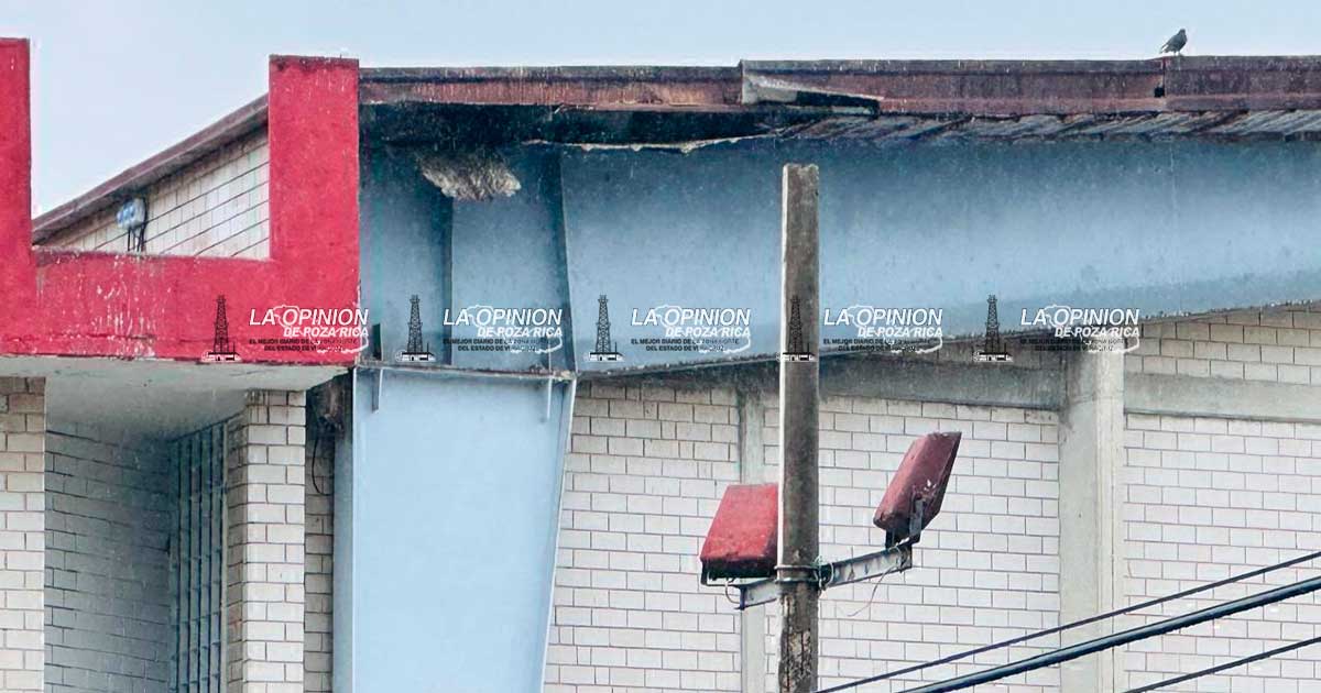 Gimnasio Municipal se desmorona Gimnasio Municipal se desmorona