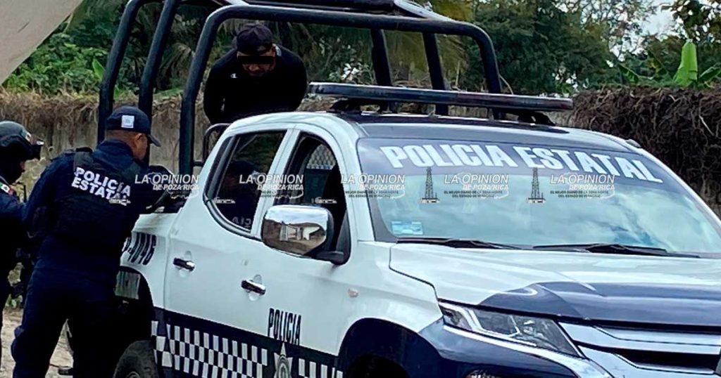 Por poco se queda sin oreja