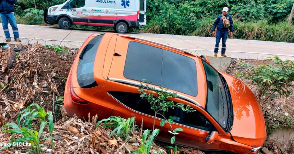 Estrenaron su camioneta volcándola
