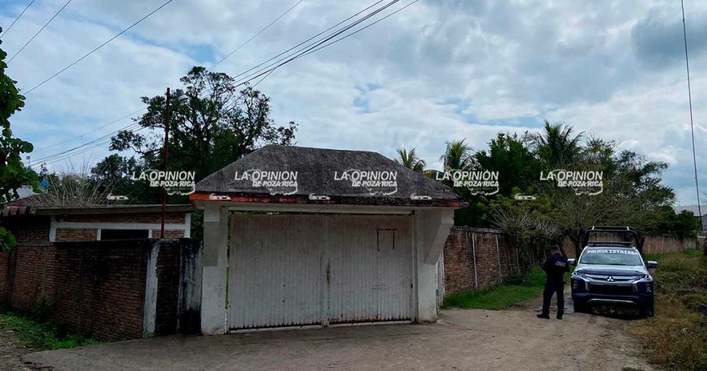 Por poco se queda sin oreja