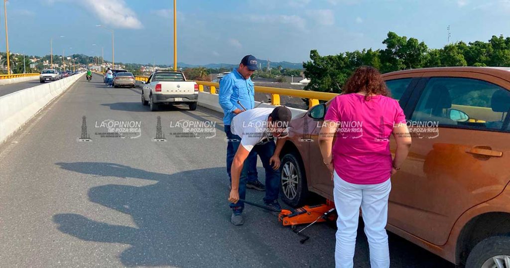 Caos en la ciudad, ¡tiran poncha-llantas!
