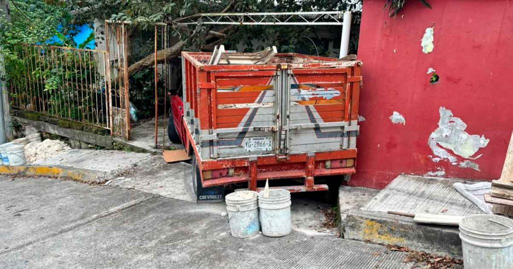 Sufrió una falla mecánica y se impacta contra un domicilio