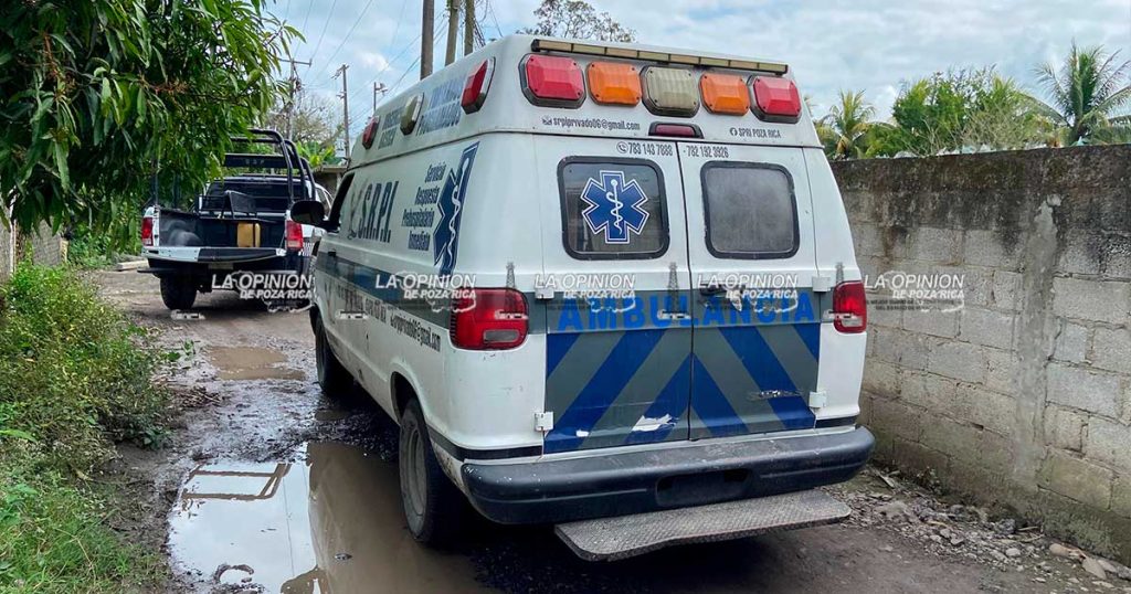 Por poco se queda sin oreja