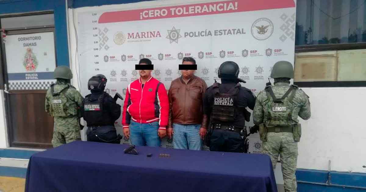Dos hombres armados fueron detenidos por soldados Dos hombres armados fueron detenidos por soldados