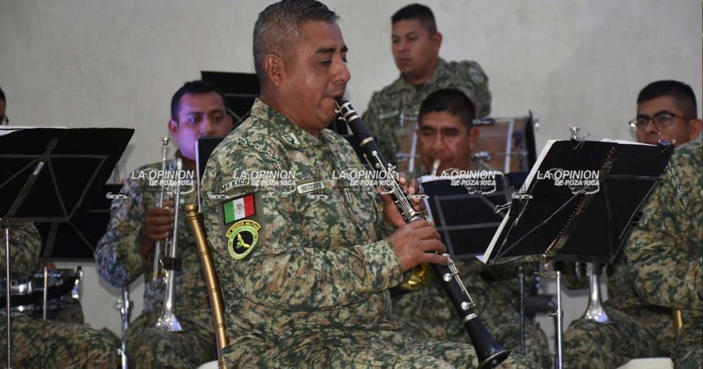 Se presenta con éxito Banda Militar de Música