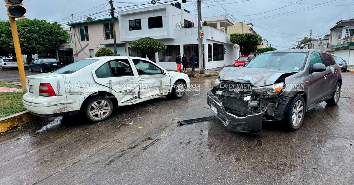 ¡Encontronazo tras vuelta prohibida!
