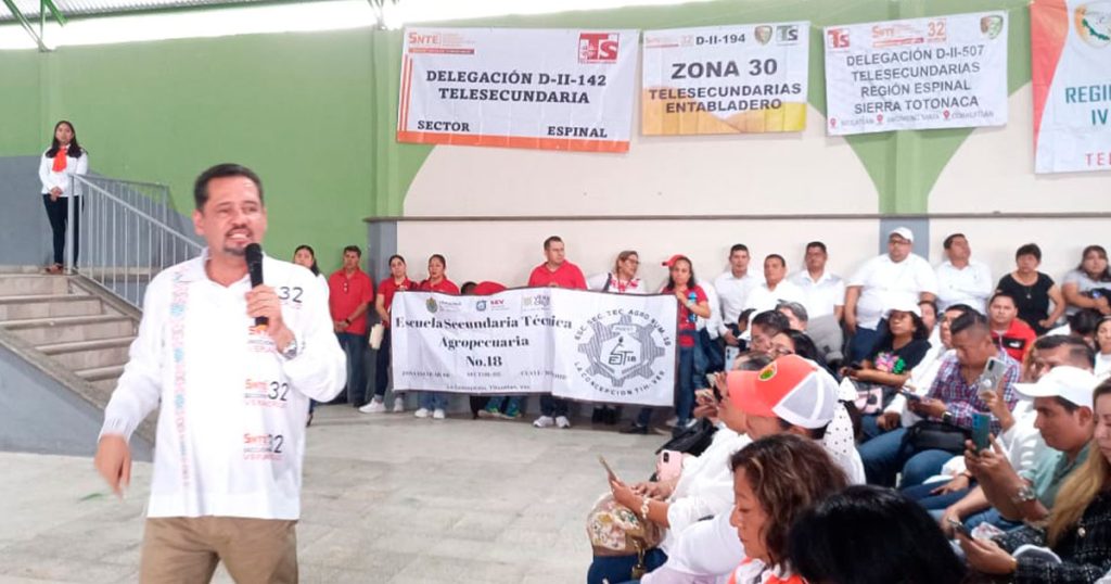 Maestros del Totonacapan muestran unión en reunión de la sección 32 del SNTE