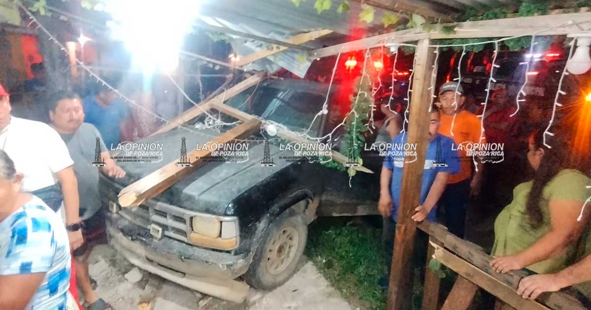 Atropella a cinco personas en taquería